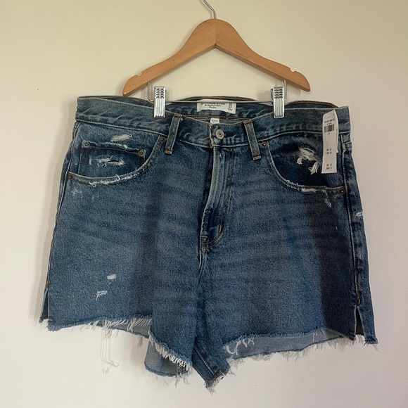 Abercrombie The Boyfriend Short (Curve Love) - Picture 1 of 5